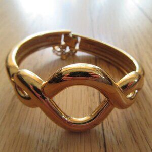 VINTAGE MONET GOLD TONE BANGLE BRACELET/CUFF/SAFETY CHAIN!